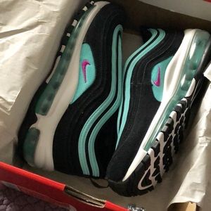 Dead stock air max 97(gs)